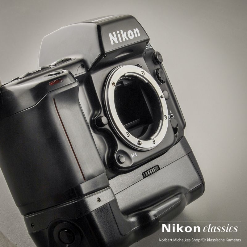 Nikon F90x mit MB-10 (Zustand A/A-)