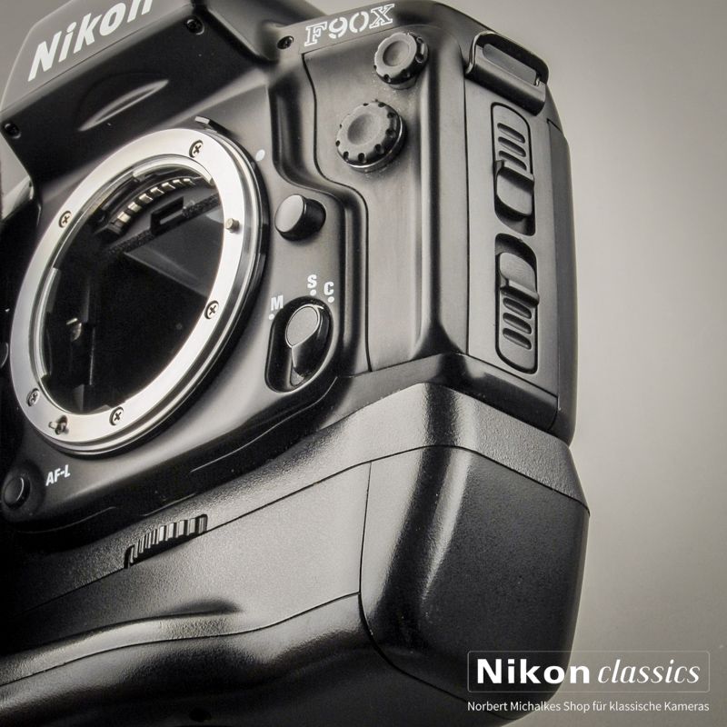 Nikon F90x mit MB-10 (Zustand A/A-)
