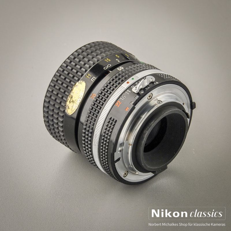 Nikon Zoom-Nikkor 35-70/3,3-4,5 AIS (Zustand A-)