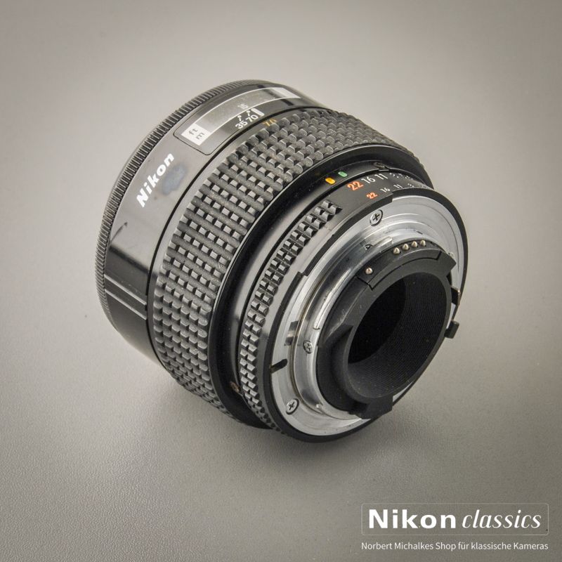 Nikon AF Zoom-Nikkor 35-70/3,3-4,5 (Zustand A-)