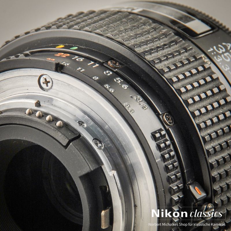 Nikon AF Zoom-Nikkor 35-70/3,3-4,5 (Zustand A-)