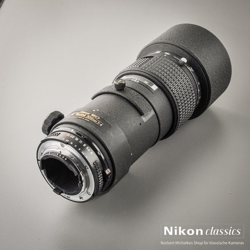 Nikon AF Nikkor 300/4 IF ED (Zustand A/A-)